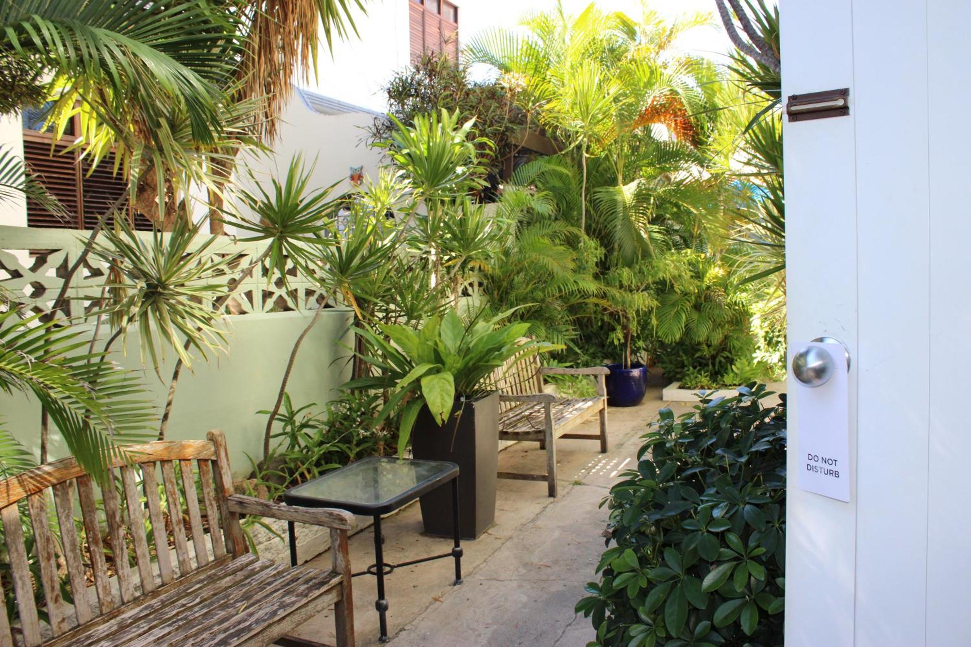 Numero Uno Beach Apartments San Juan Esterno foto