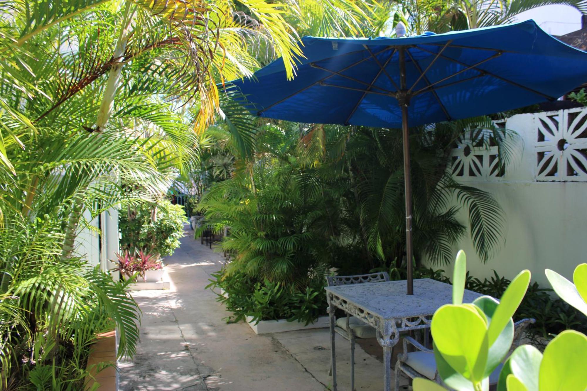 Numero Uno Beach Apartments San Juan Esterno foto