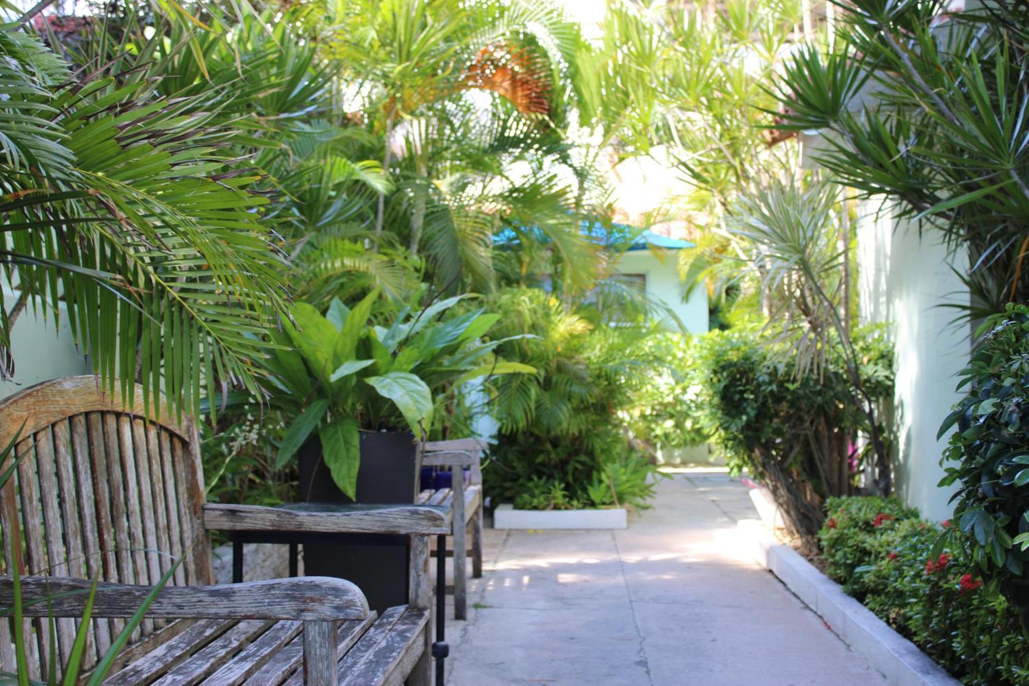 Numero Uno Beach Apartments San Juan Esterno foto