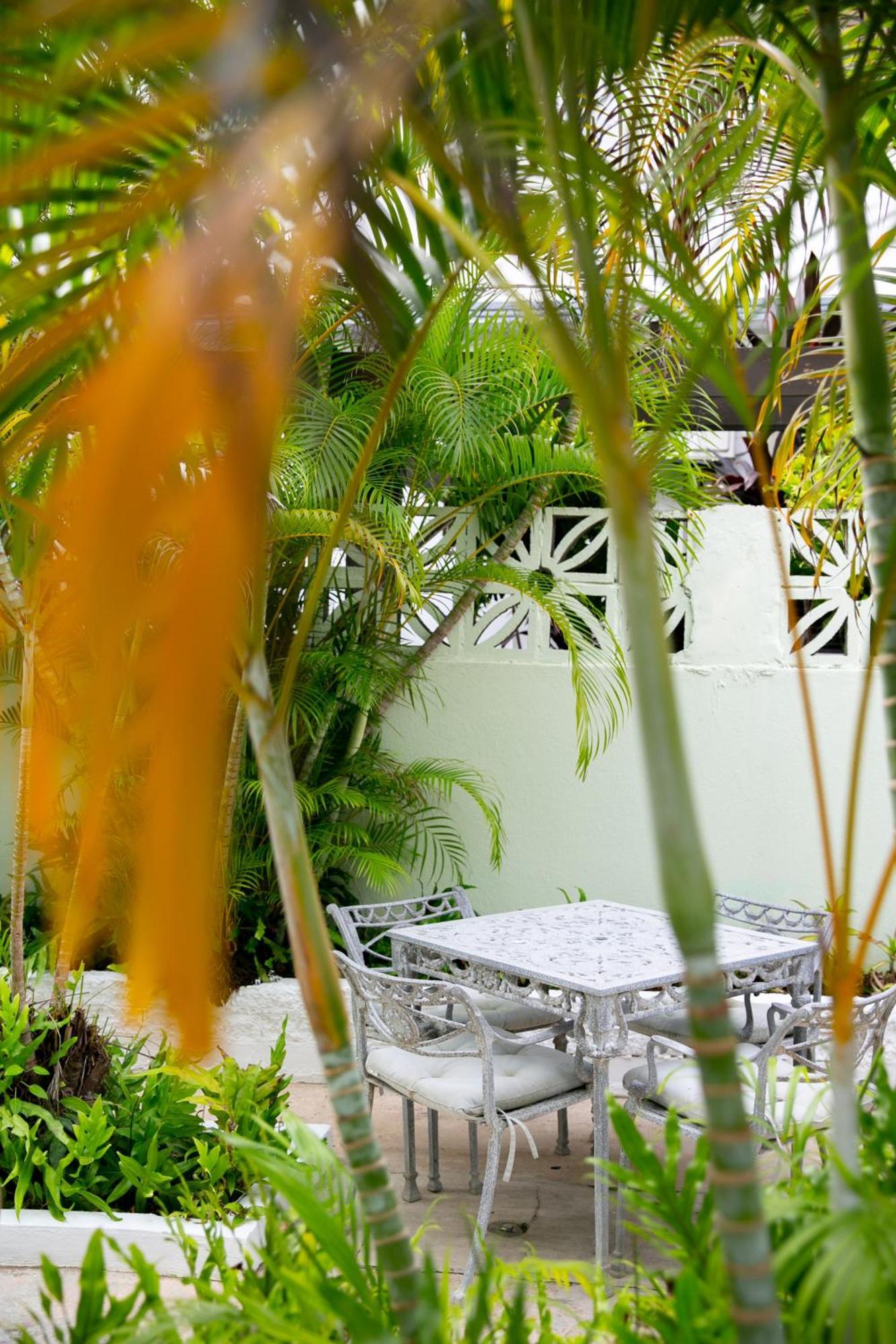 Numero Uno Beach Apartments San Juan Esterno foto